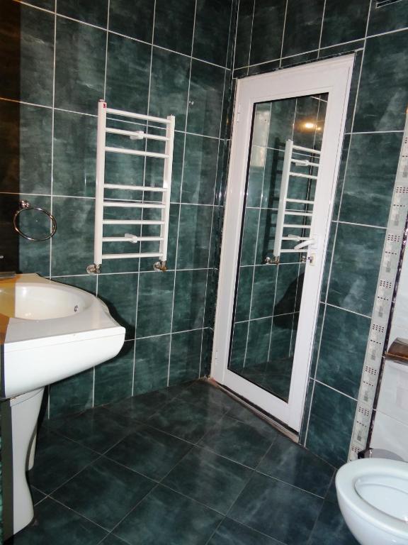 Zweibettzimmer mit Gemeinschaftsbad