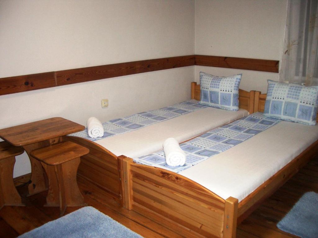 Twin Room,1742745436:JPEG