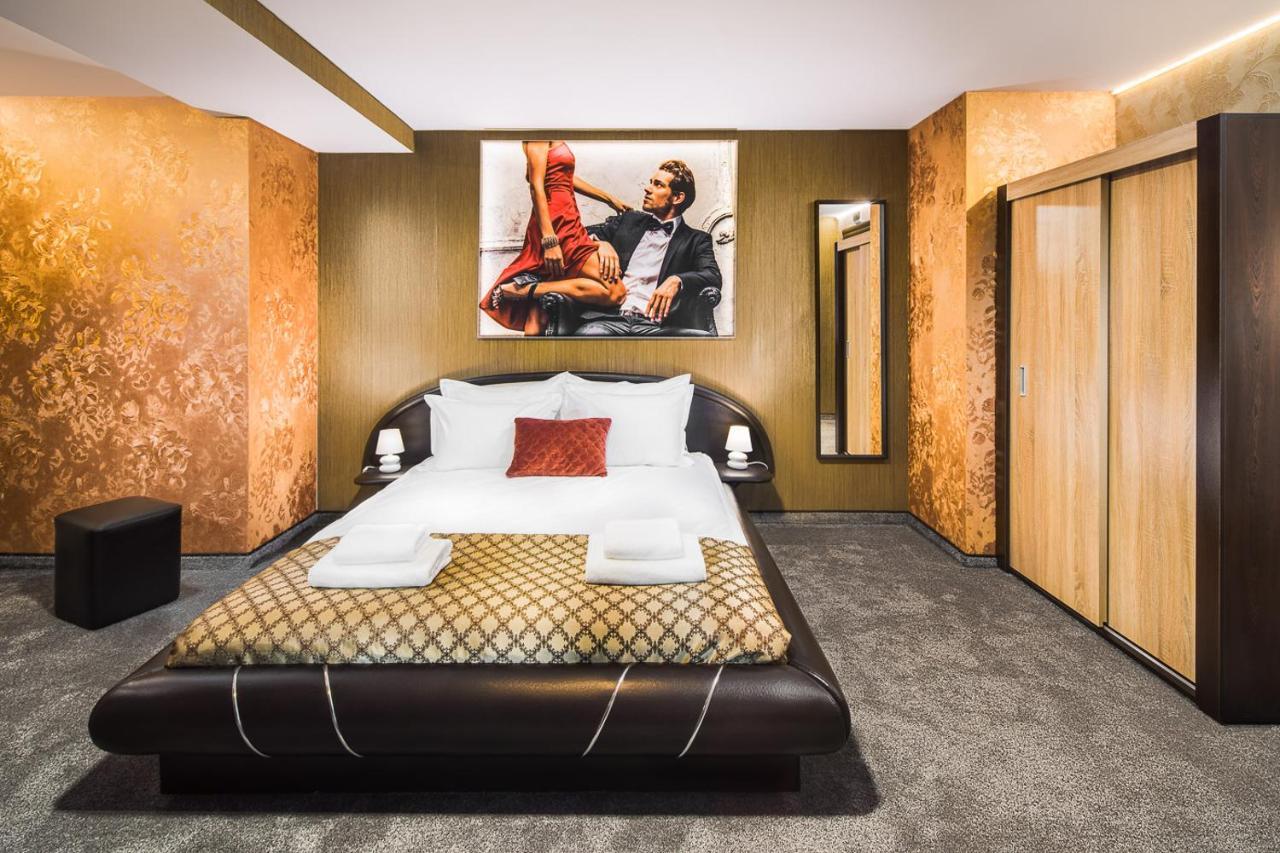 Double Room with Spa Bath and Free Access to Relax Zone,765689821:JPEG