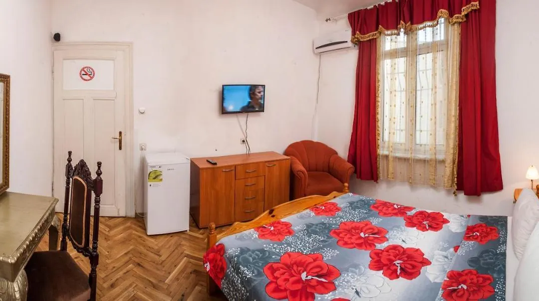 Central Guesthouse Five Corners-1
