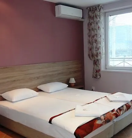 Guest Rooms Kom-3